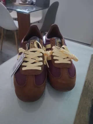 Zapatillas Adidas Marrones y Moradas