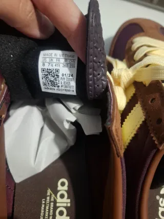 Zapatillas Adidas Marrones y Moradas