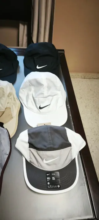 Gorras Nike Dri-Fit Multicolores y Azul