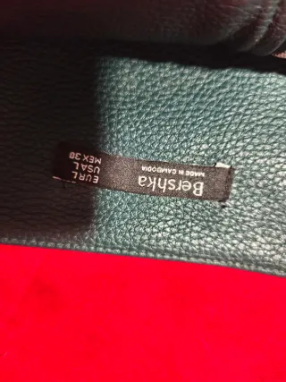 Falda verde con cremallera