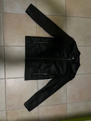 Chaqueta negra de cuero talla XS – como nueva