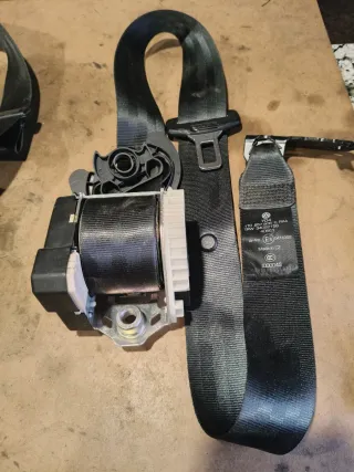 Cinturones traseros Volkswagen Touran Dcho. e Izdo