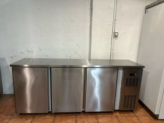 Bajo mostrador 3 puertas CORECO