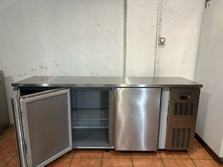 Bajo mostrador 3 puertas CORECO