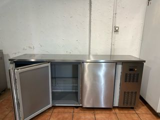 Bajo mostrador 3 puertas CORECO