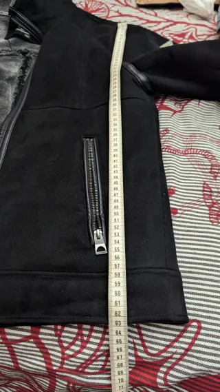 Chaqueta Guess Negra con Forro Polar