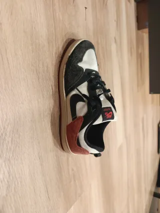 Zapatilla Nike SB Alleyhop Negra, Roja y Blanca