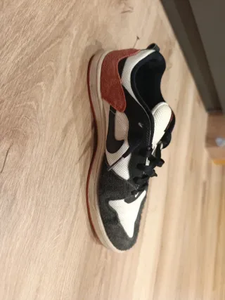 Zapatilla Nike SB Alleyhop Negra, Roja y Blanca