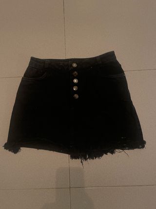 Falda vaquera negra con botones