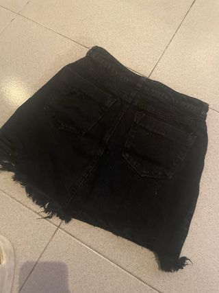 Falda vaquera negra con botones