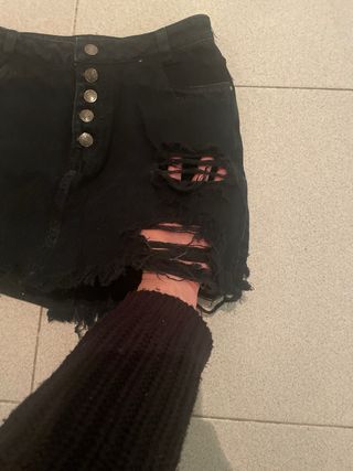Falda vaquera negra con botones