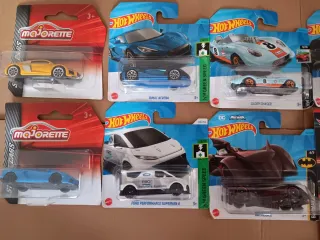 Lote de Carros Hot Wheels e Majorette