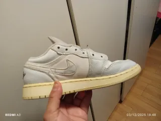 Tenis Jordan Grises y Blancos