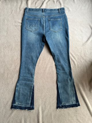 Jeans vintage flare con ricamo