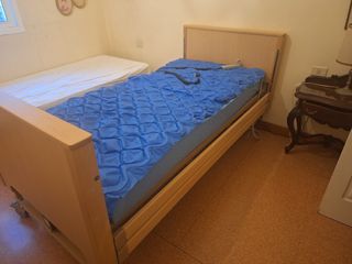 Cama articulada de madera en perfectas condiciones