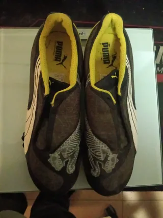 Botas y espinilleras fútbol Puma