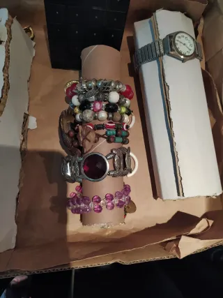 Lote Bisutería: Pendientes y Broches