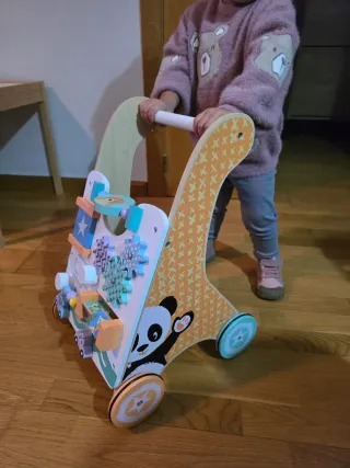 Andador bebé madera actividades