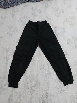 Pantalone cargo Stradivarus XS