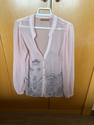 Blusa semitransparente rosa mangas acordeón