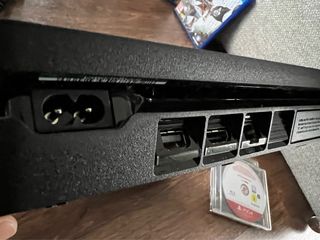 PS4 da 1 Terabyte impeccabile, giochi, controller, cavi