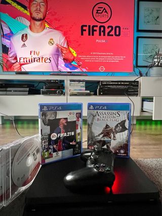 PS4 da 1 Terabyte impeccabile, giochi, controller, cavi