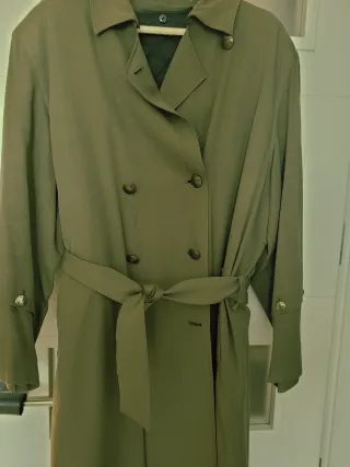 Gabardina de lana verde militar