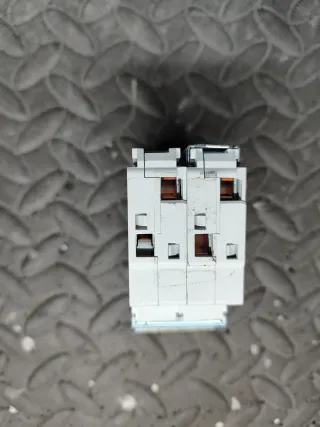 Disyuntor bipolar Hager 40A 3 posiciones