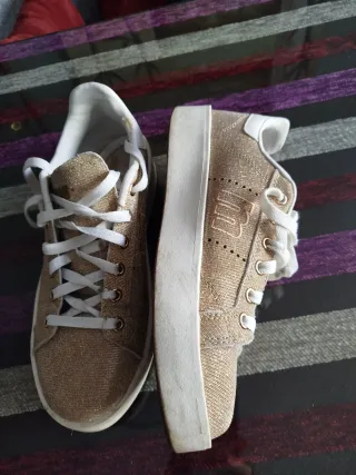 Zapatillas Mustang Doradas Brillantes