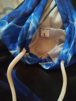 Sudadera con estampado de llamas azules