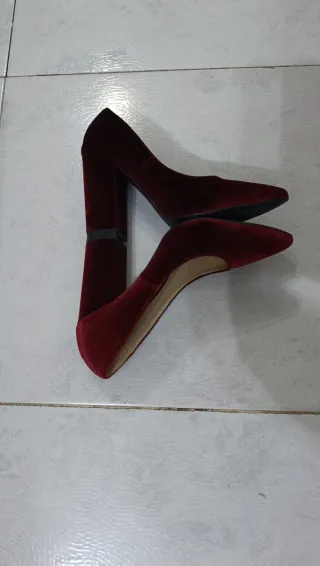 Zapatos de tacón granate de terciopelo