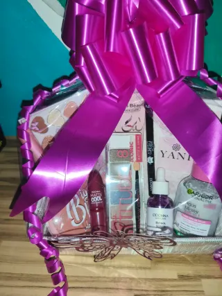 ENVÍO GRATIS Cesta Regalo Cosmética