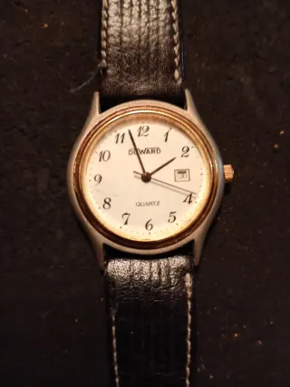 Reloj de pulsera negro y dorado 40mms diam