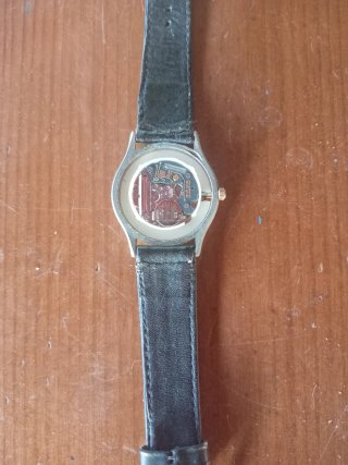 Reloj de pulsera negro y dorado 40mms diam