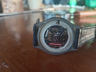 Reloj de pulsera negro y dorado 40mms diam