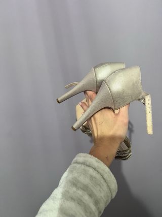 Sandalias de fiesta Faith doradas y plateadas