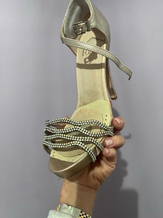 Sandalias de fiesta Faith doradas y plateadas