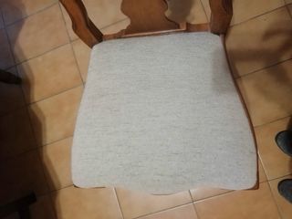 Juego de 4 sillas vintage de madera y tela