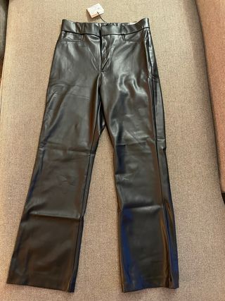 Pantalón de cuero negro