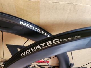Ruedas carbono Novatec R4 Carretera o Gravel