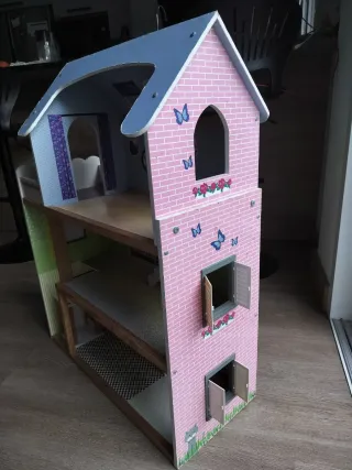 Casita de muñecas de madera