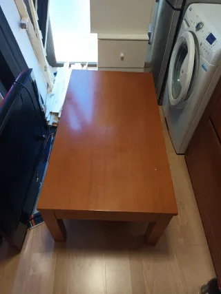 Mesa de comedor de madera