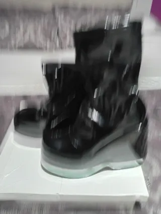 Botas de mujer con estampado de serpiente