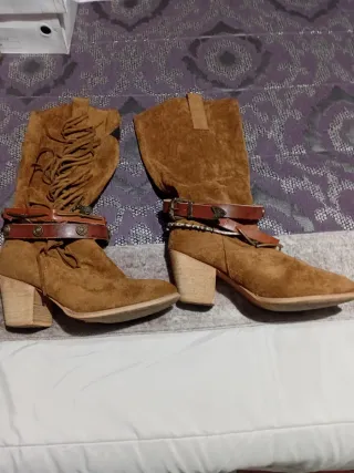 Botas de mujer con estampado de serpiente