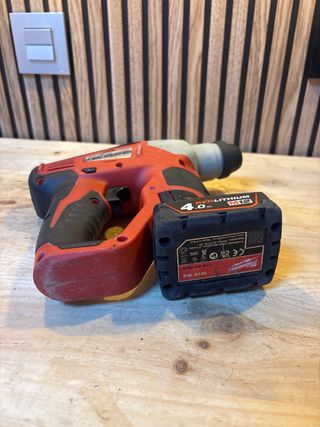 Milwaukee M12 H Rotomartillo Inalámbrico