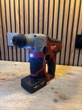 Milwaukee M12 H Rotomartillo Inalámbrico