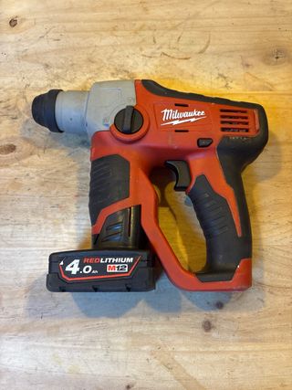 Milwaukee M12 H Rotomartillo Inalámbrico