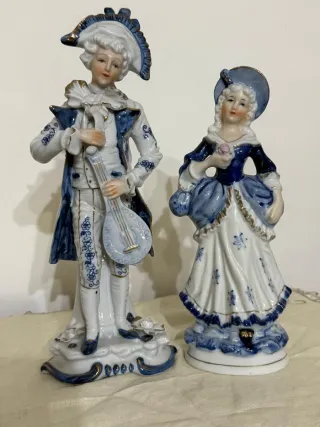 Antiche statuine in porcellana