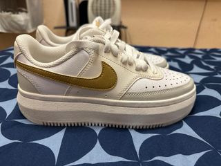 Zapatillas Nike Talla 37.5 Doradas