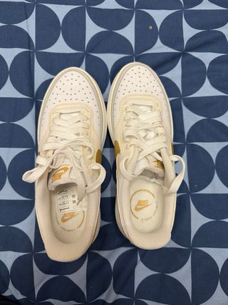 Zapatillas Nike Talla 37.5 Doradas